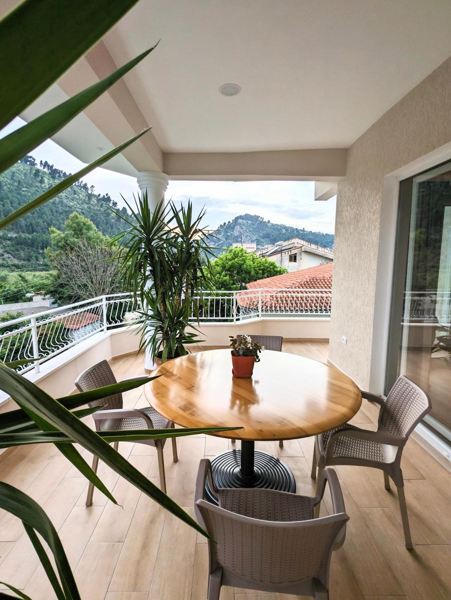 Villa With Garden And Veranda Berat Extérieur photo